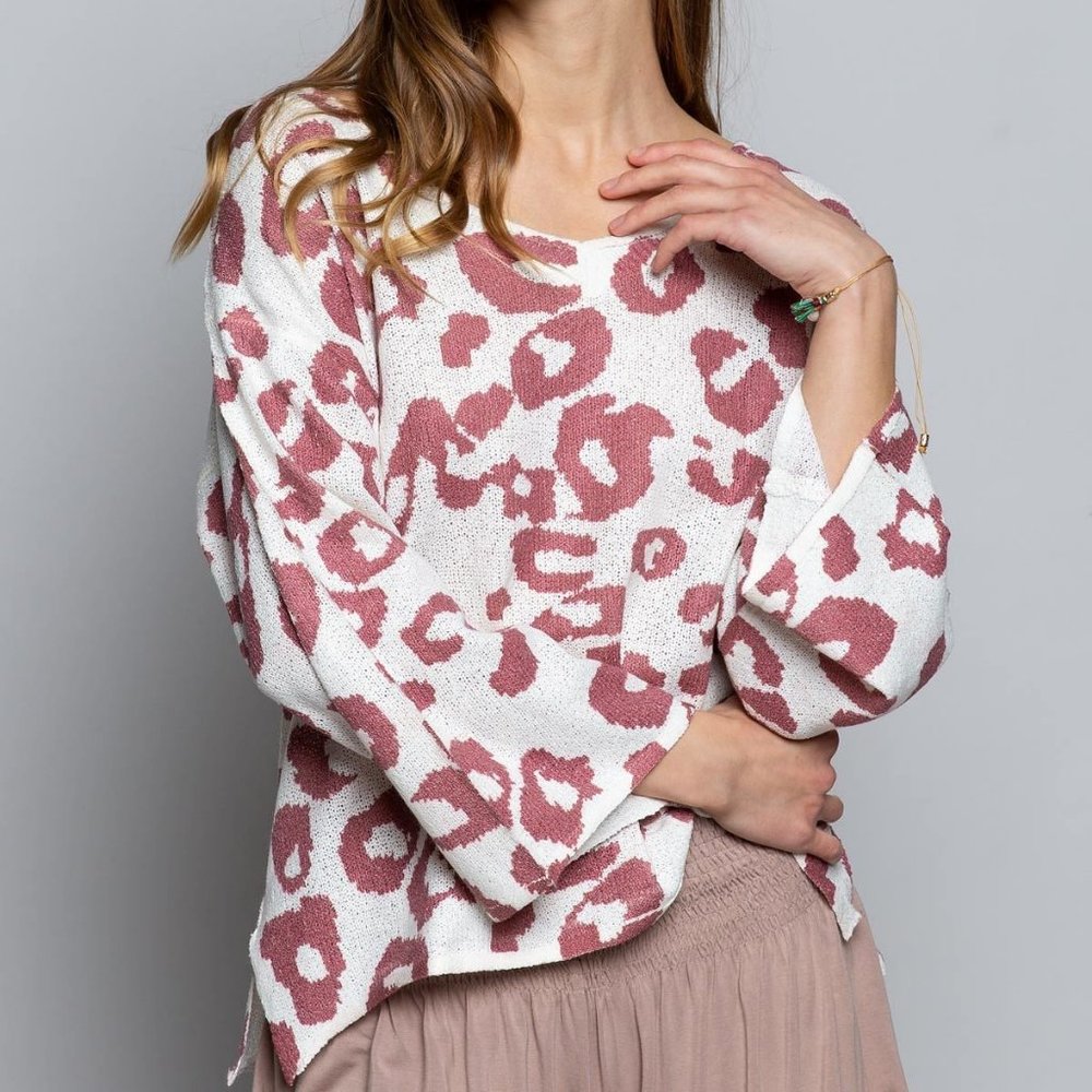 RESTOCKED! 👄 POL RASPBERRY LEOPARD SWEATER TOP - Picture 4 of 6